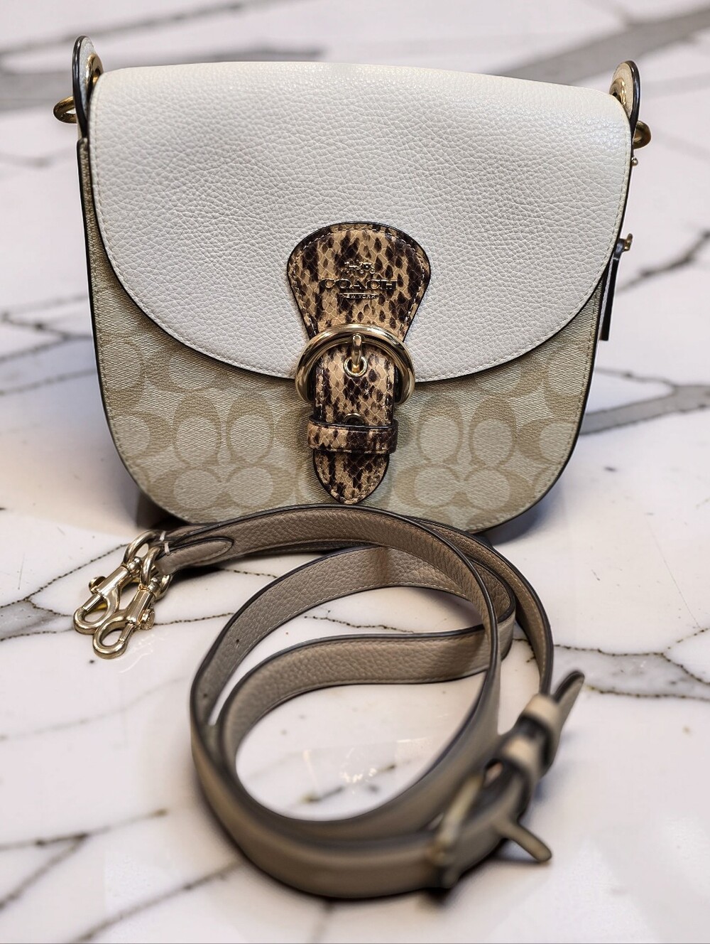 Coach Kleo Shoulder Bag 23 Signature Canvas And Pebbled Leather